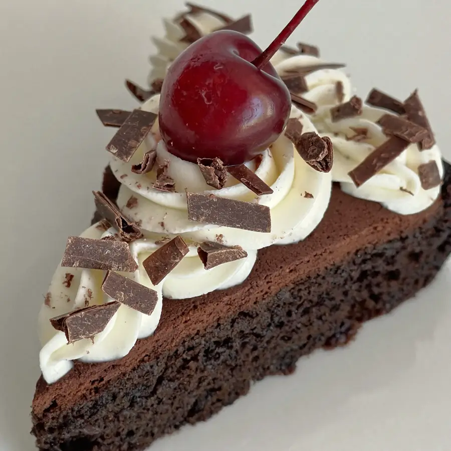 Black Forest Pastry (close up view) – eggless pastry from Mohit Bakery