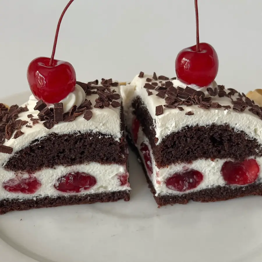 Black Forest Pastry (inside view) – eggless pastry from Mohit Bakery