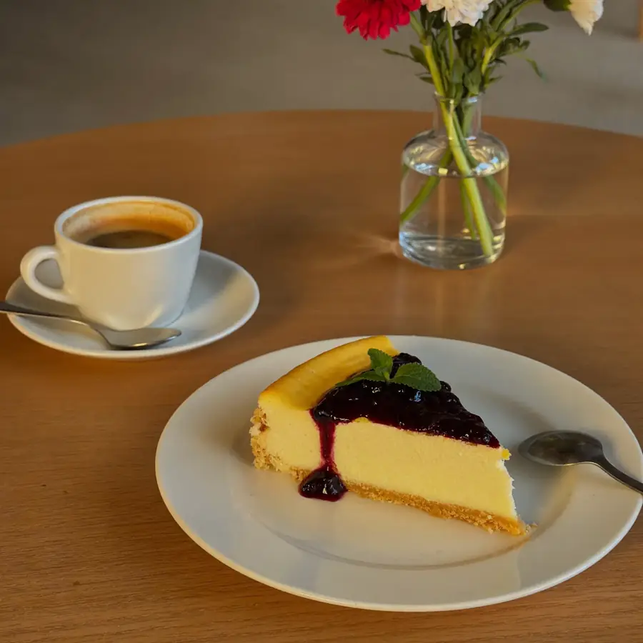 Blueberry Cheese Pastry (served view) – eggless pastry from Mohit Bakery
