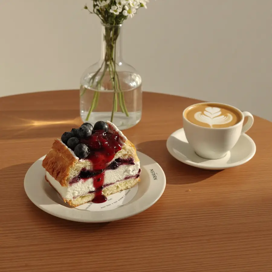 Blueberry Pastry (served view) – eggless pastry from Mohit Bakery