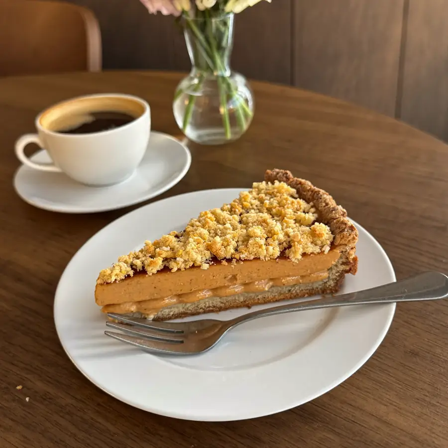 Butter Scotch Pastry (served view) – eggless pastry from Mohit Bakery