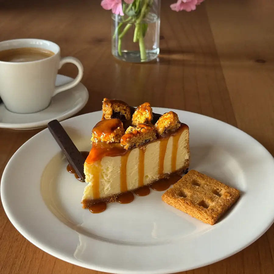 Cheese Cake Biscoff (served view) – eggless cake from Mohit Bakery