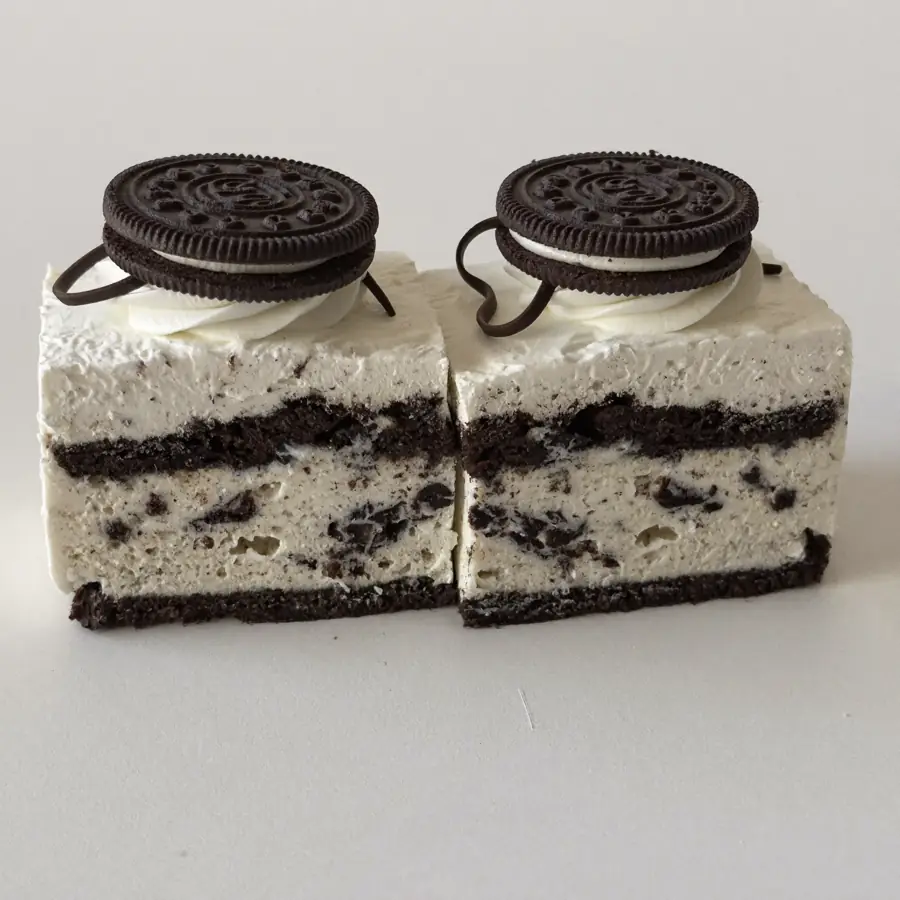 Choco Oreo / White Forest Pastry (inside view) – eggless pastry from Mohit Bakery