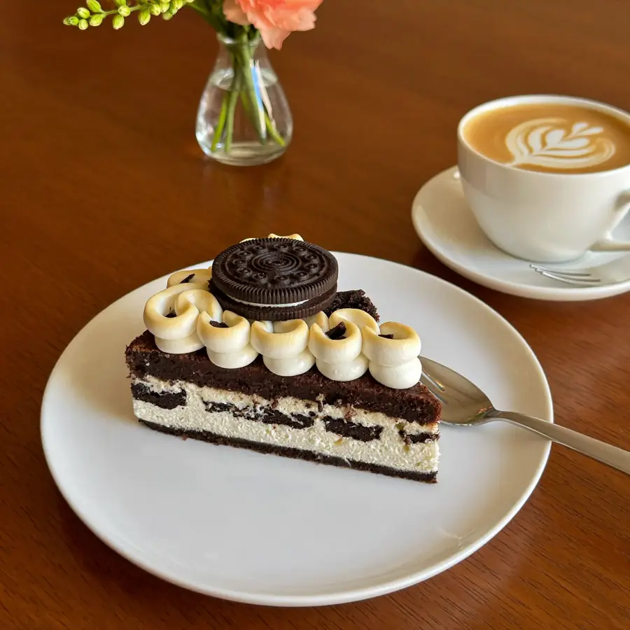 Choco Oreo / White Forest Pastry (served view) – eggless pastry from Mohit Bakery