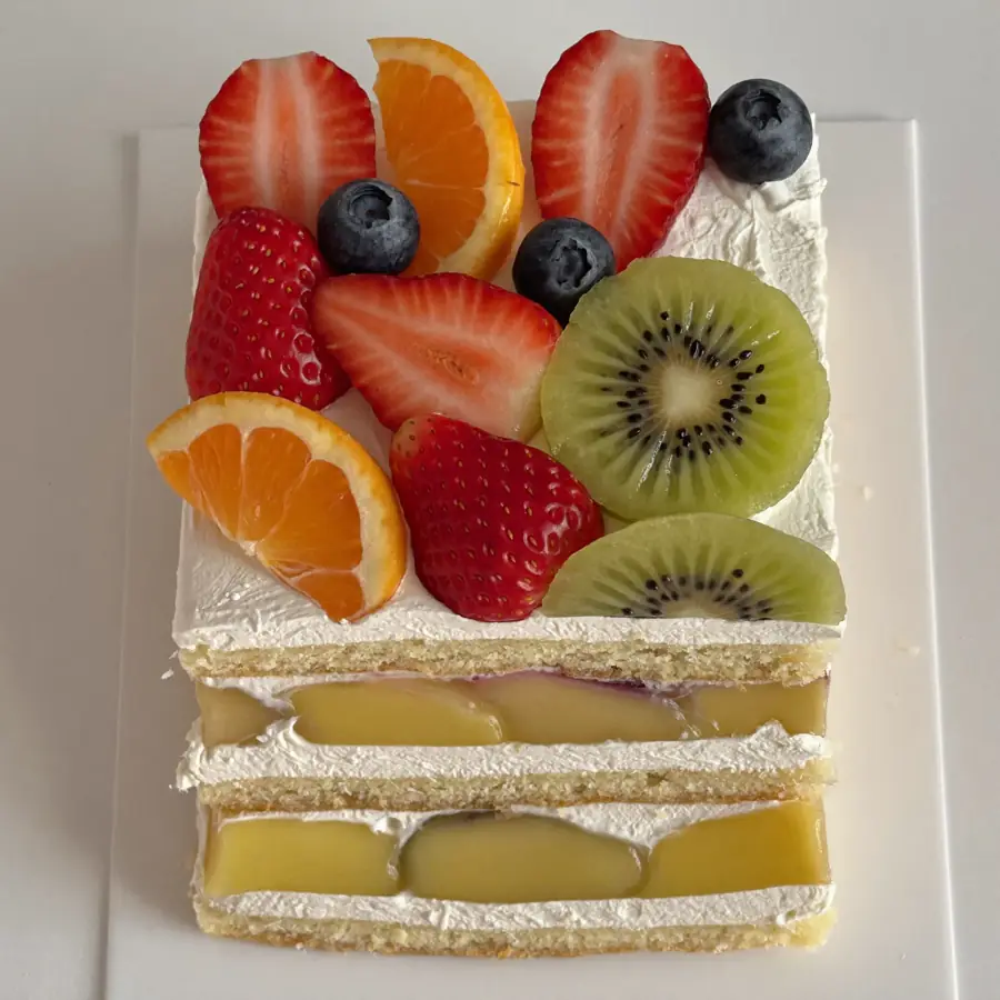 Fresh Fruit Pastry (front view) – eggless pastry from Mohit Bakery