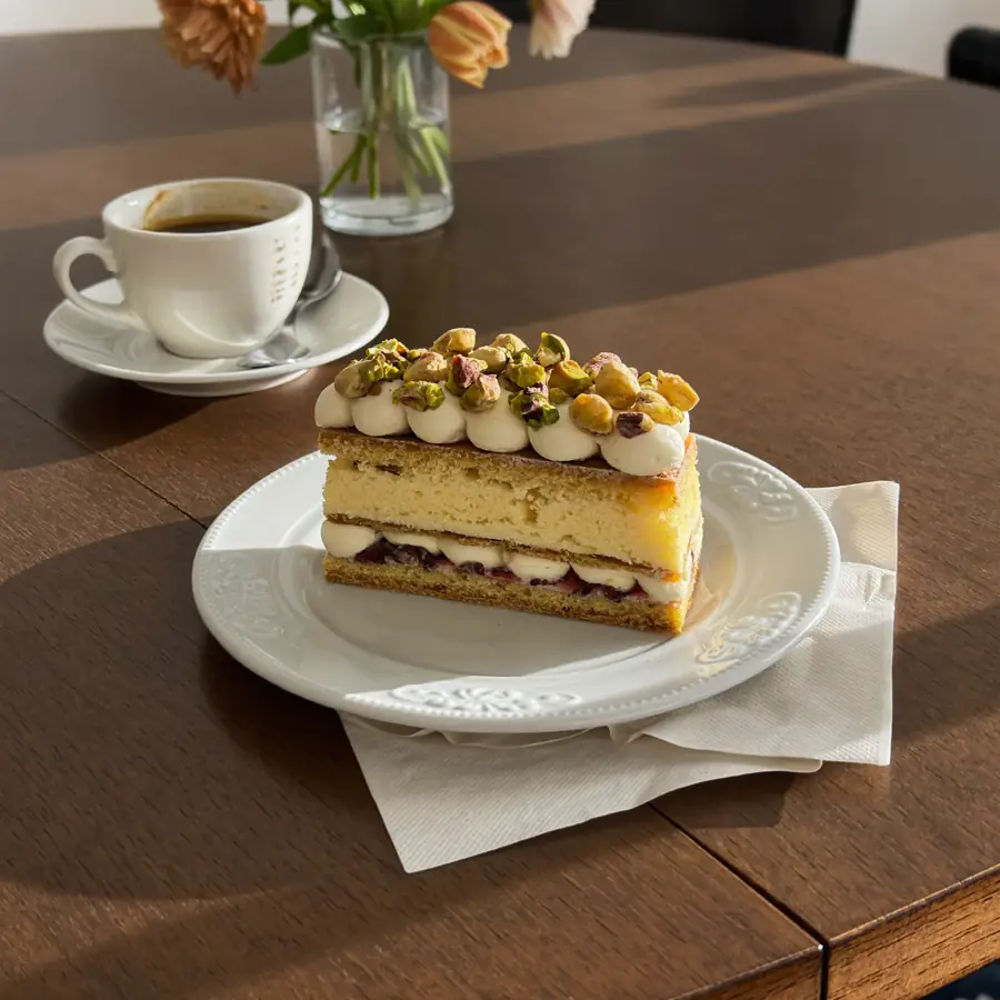 Nutty Pastry (served view) – eggless pastry from Mohit Bakery