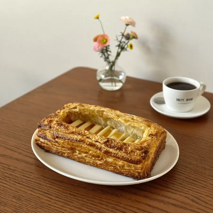 Puff Pastry (served view) – eggless pastry from Mohit Bakery