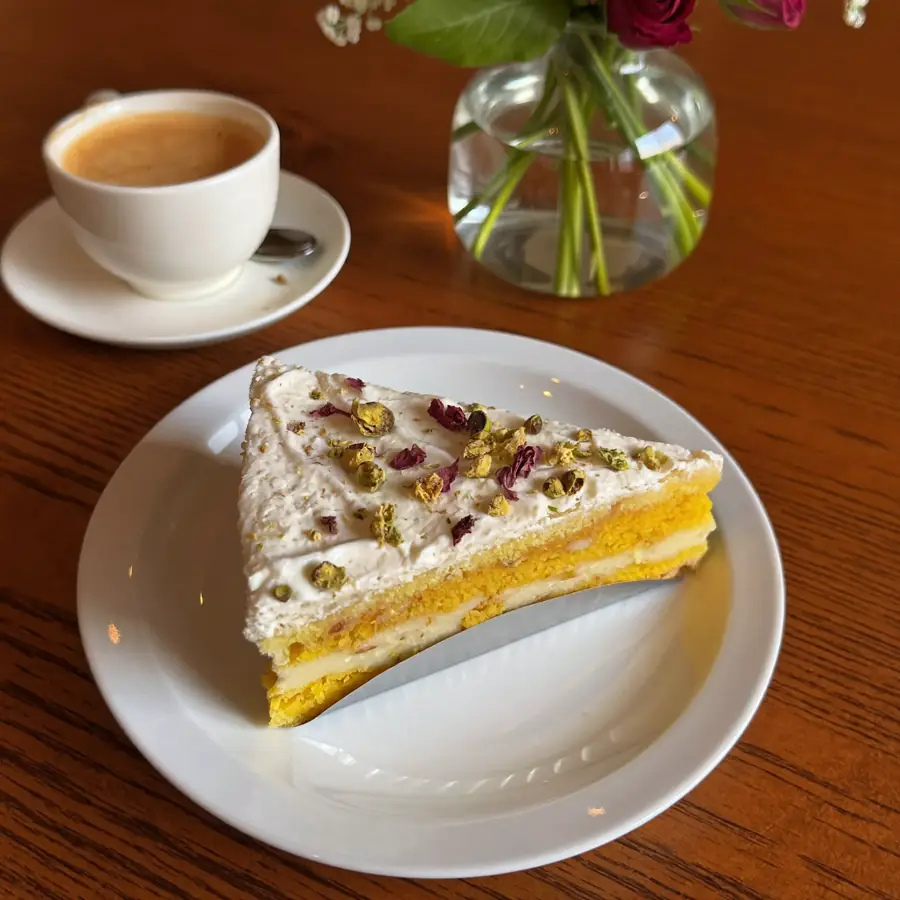 Rasmalai Pastry (served view) – eggless pastry from Mohit Bakery