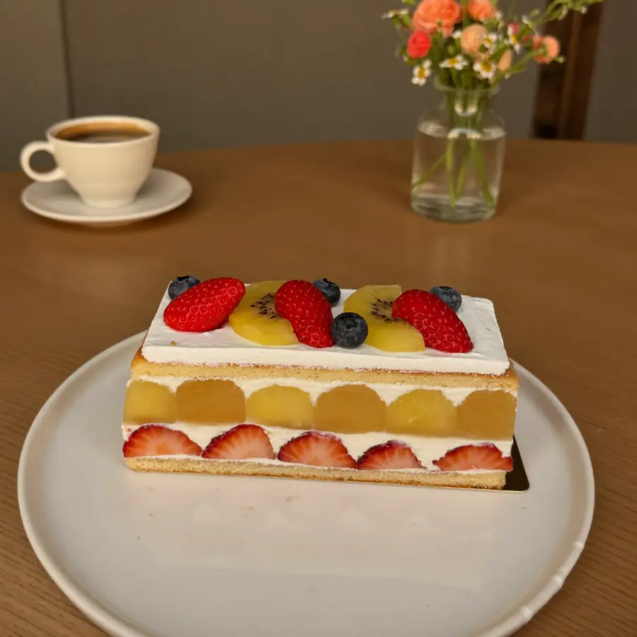 Pineapple Pastry (served view) – eggless pastry from Mohit Bakery